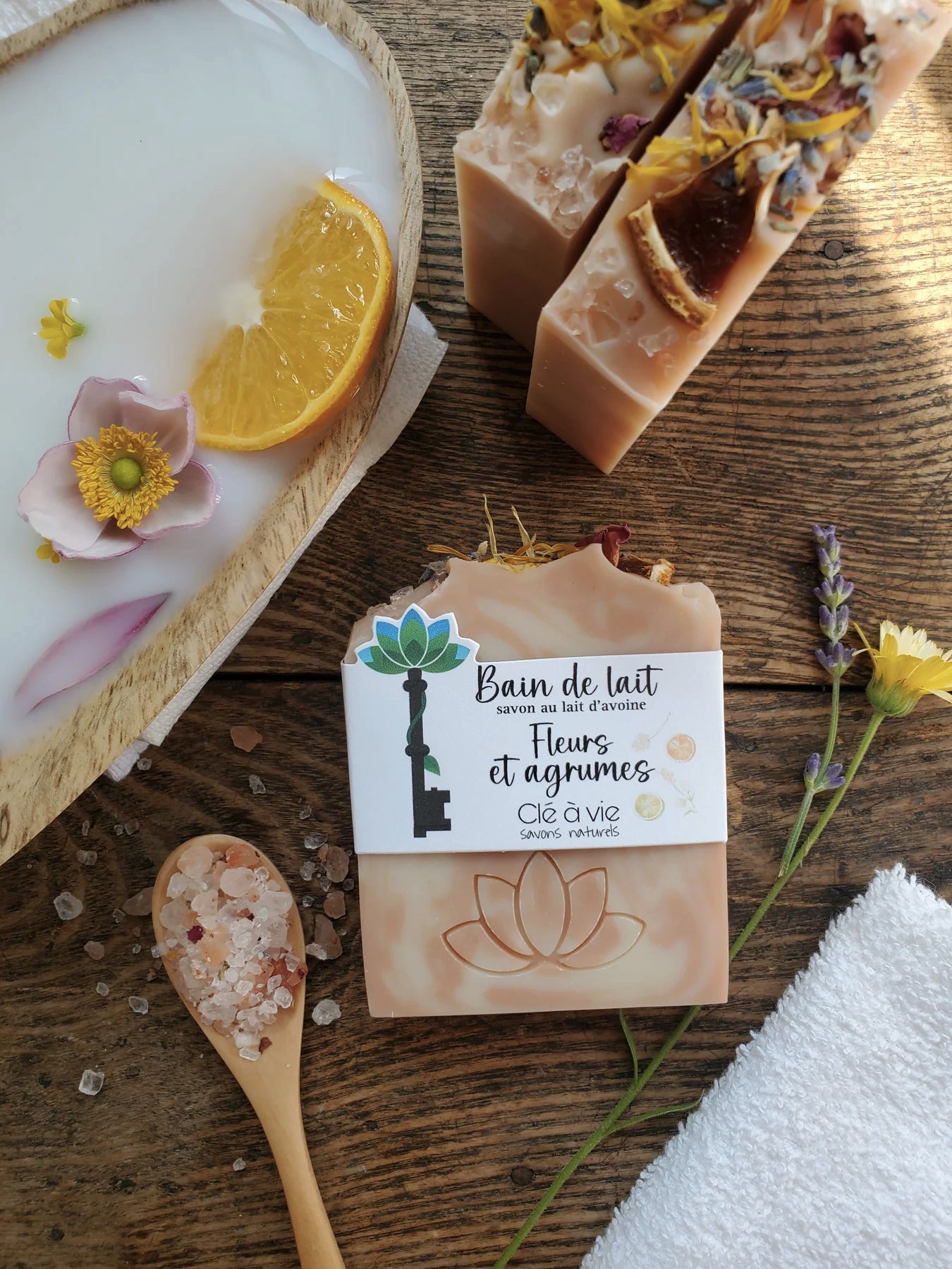 Savon lait de bain, fleurs et agrumes - Clé à vie